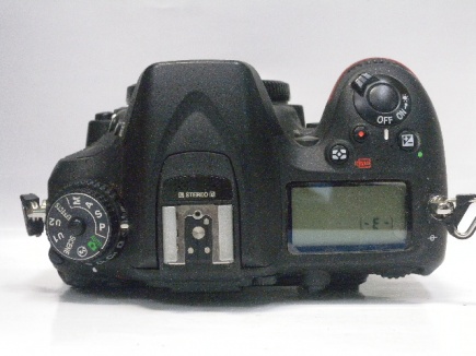 D7100